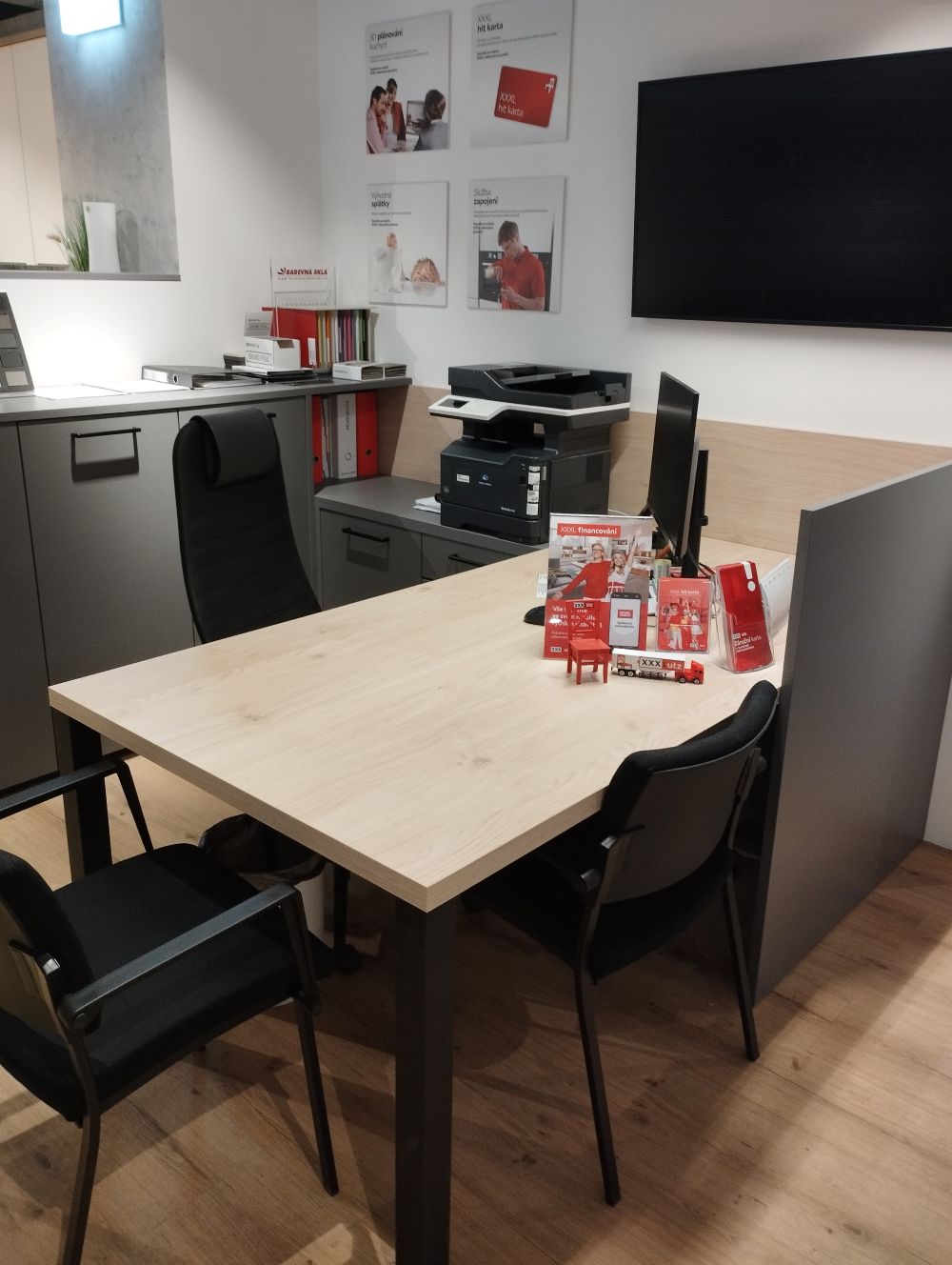 Mj nov kancelsk stl a idle