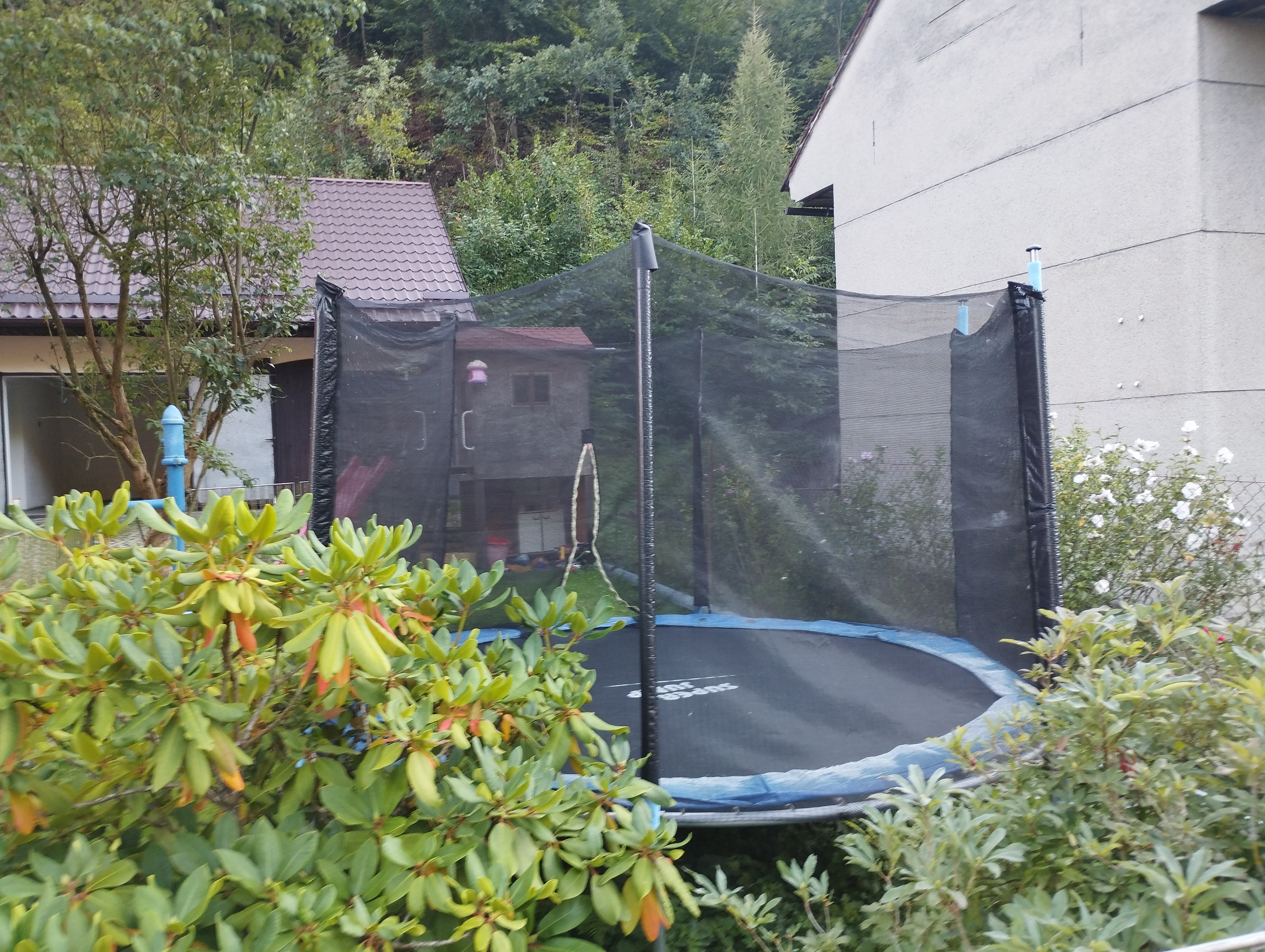 Dcka m pemluvili a podila jsem trampoku